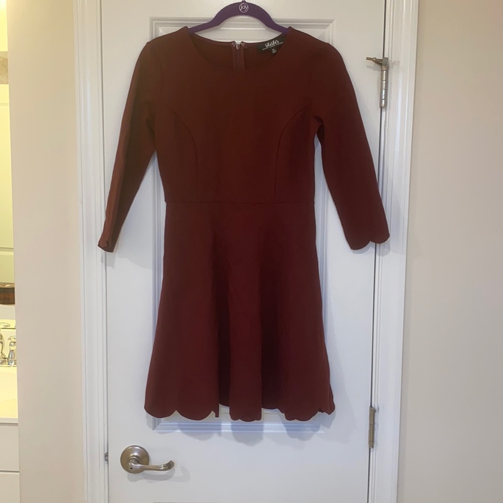 Lulu’s Burgundy dress with scalloped details